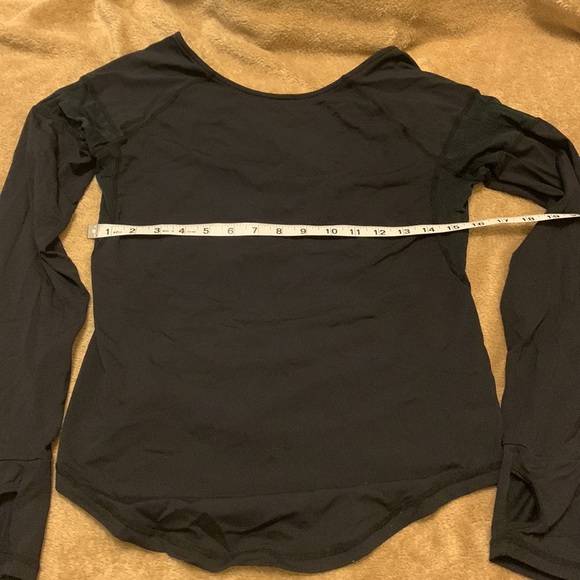 2 workout tops with open backs - Picture 5 of 15